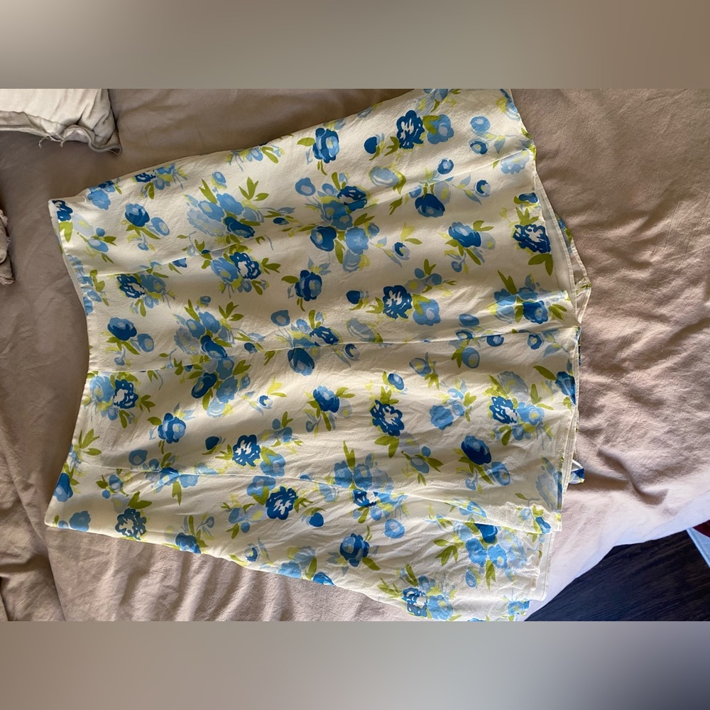 Vintage white floral skirt, size medium.